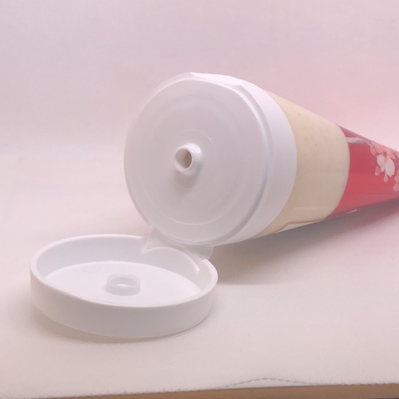 🌸 Bath & Body Works Japanese Cherry Blossom 🍒 Rice Milk & Shea Body Scrub NWT - Picture 3 of 3